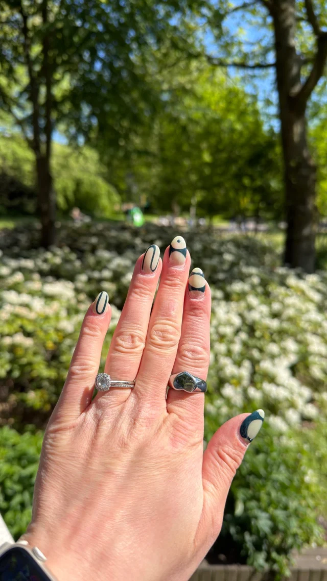 Paris cafÃ©s just feel better with a fresh set by Vibe ðŸ‡«ðŸ‡·â˜•ï¸ðŸ’…ðŸ»
Book your appointment today . Let our expert bring your nail vision to lifeâœ¨
â€”â€”
VIBE NAIL BAR YYC
ðŸ“ 5751 Signal Hill Centre SW, Calgary, AB T3H 3P8
ðŸ“ž(403) 719-6899 
ðŸŒvibenailbaryyc.com 

#negativespacenails #yycnails #calgarynails #pariscafe #nailreels